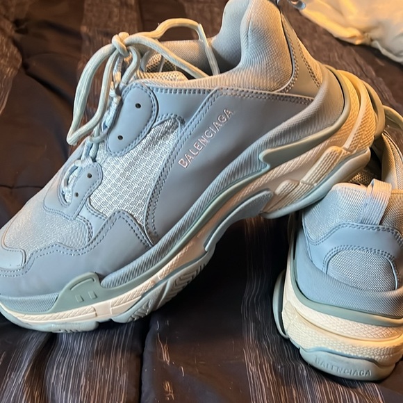 Balenciago’s 45 light blue size 12. Comes with extra shoe strings and dust bag - Picture 5 of 10
